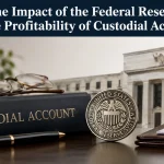 Realistic and minimalist finances-themed image showing an elegant corporate desk with a book labeled “Custodial Account,” an executive pen, eyeglasses, and a symbolic Federal Reserve coin in the foreground. In the background, the Federal Reserve building appears softly blurred, reinforcing the United States financial context. At the top of the image, the title “The Impact of the Federal Reserve on the Profitability of Custodial Accounts” is prominently displayed in white typography over a dark blue background. The composition features balanced lighting, a professional appearance, and high visual sharpness.